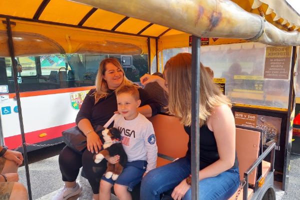 Hlasování spolku a výlet do ZOO Plzeň vláčkem