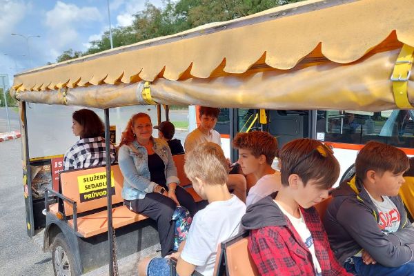 Hlasování spolku a výlet do ZOO Plzeň vláčkem