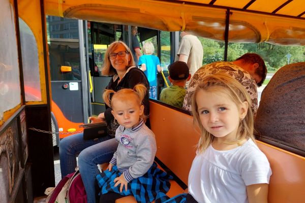 Hlasování spolku a výlet do ZOO Plzeň vláčkem